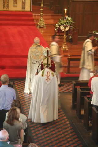Sacred ministers and bishops in procession